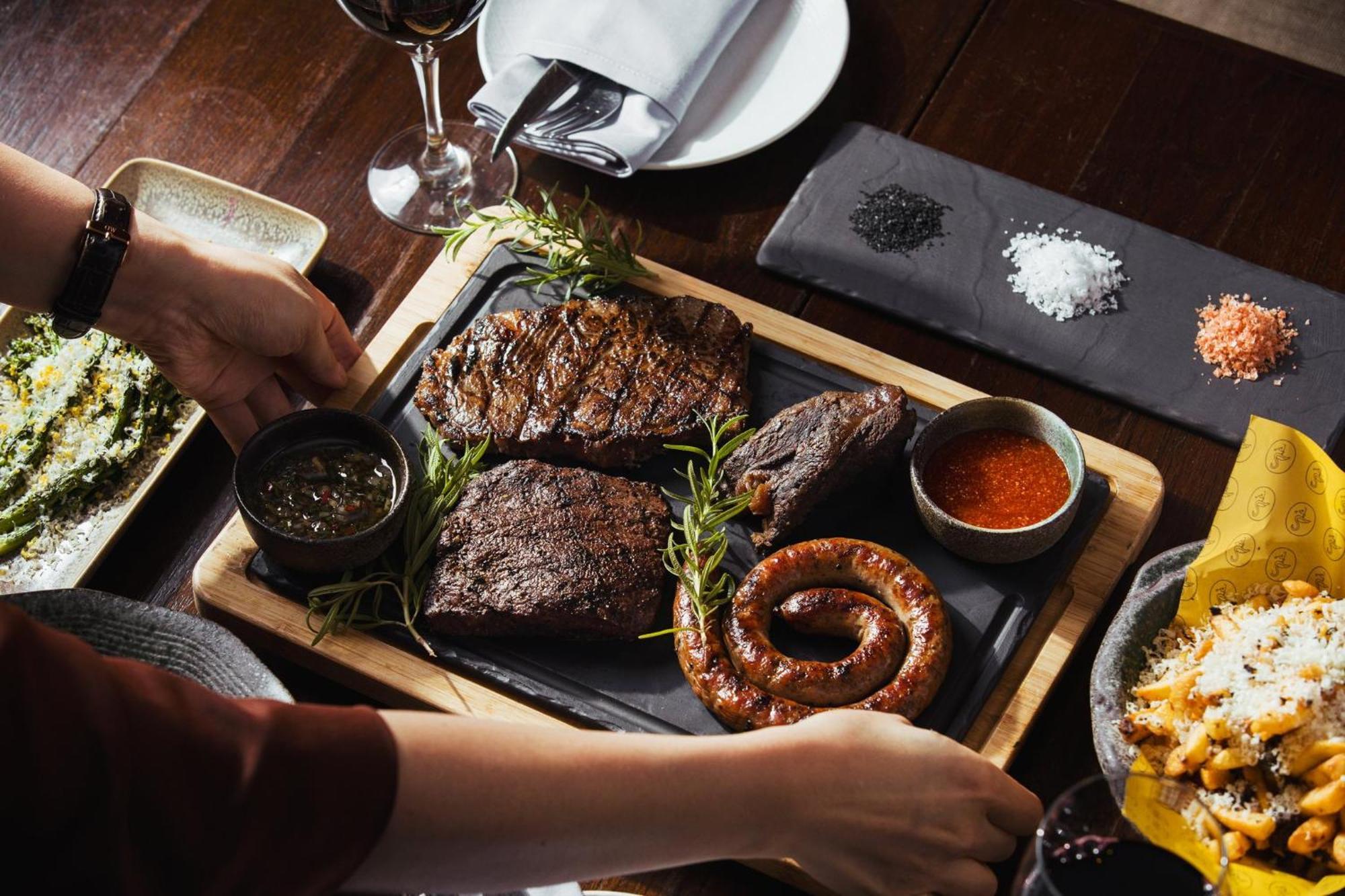 Voco Orchard Singapore By Ihg מראה חיצוני תמונה A selection of meat at the restaurant
