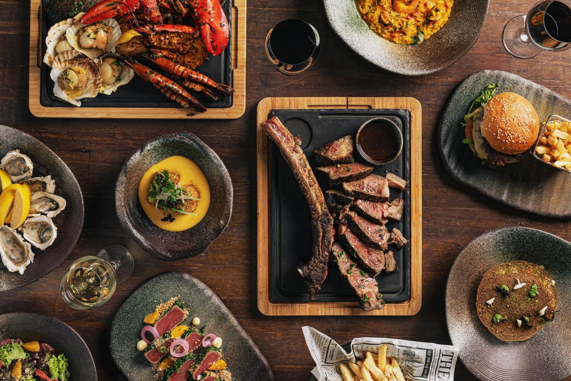 Voco Orchard Singapore By Ihg מראה חיצוני תמונה A selection of dishes from the restaurant