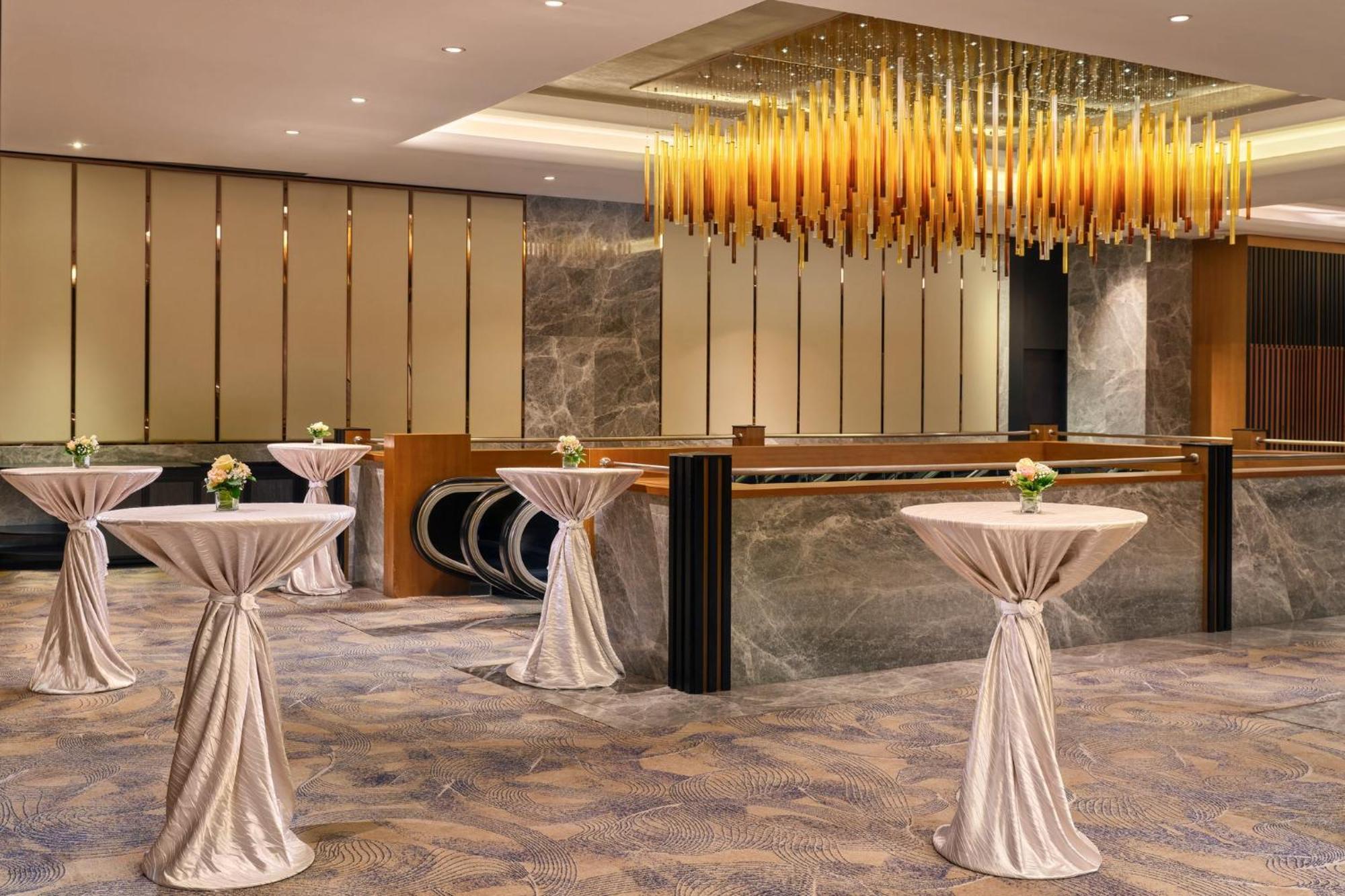 Voco Orchard Singapore By Ihg מראה חיצוני תמונה The Westin Mumbai International